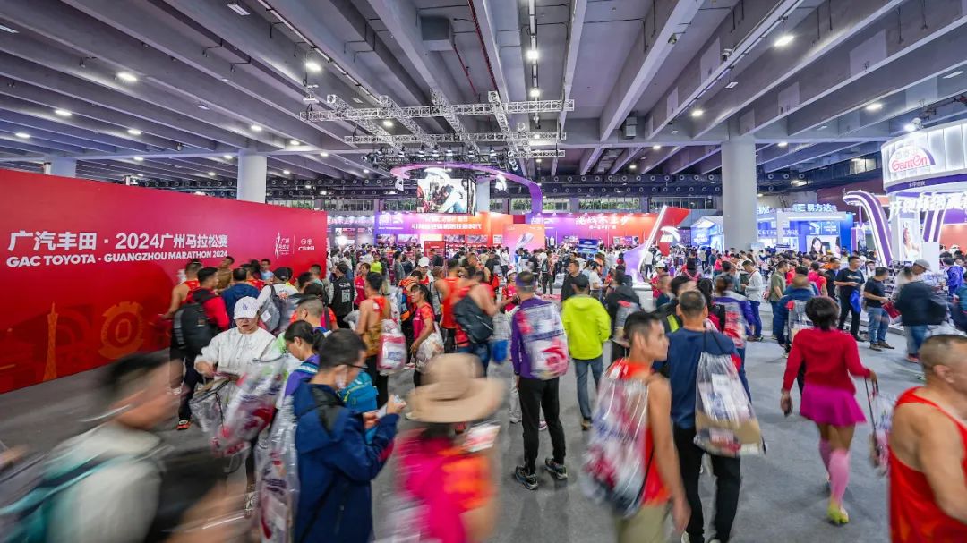 巴萨旧将：足球世界没人能达到梅西的高度，他让我们变得更好