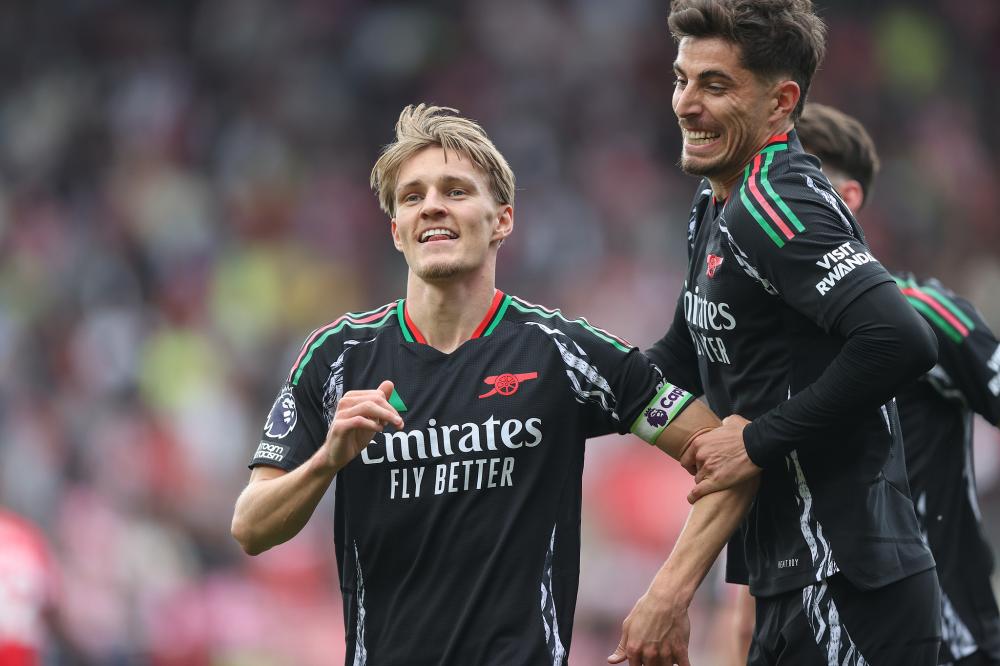 Shams：雄鹿球星字母哥因右小腿拉伤将缺席2-4周