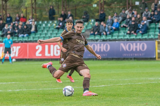 英超:重回前四 曼城队客场6-0伊普斯维奇队.